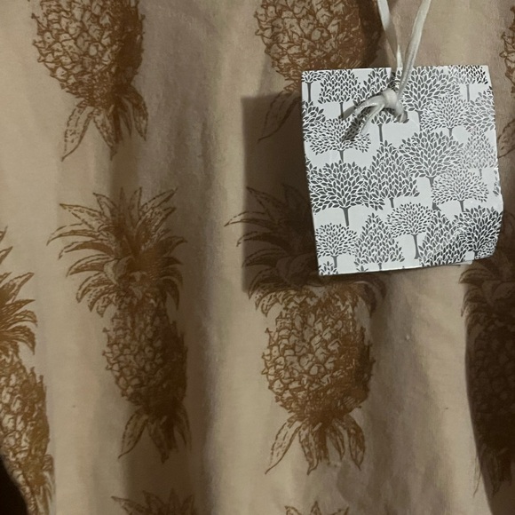Kate Quinn Size 6 Year 2021 Pineapple Long Sleeve Tee Shirt Top - Picture 2 of 5